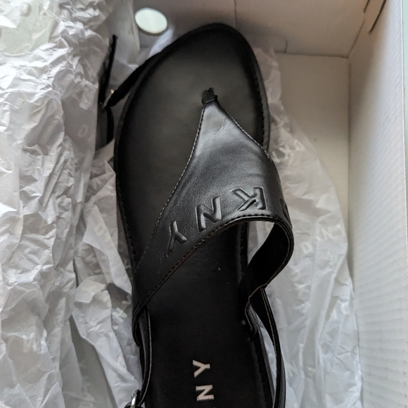 DKNY solar sandals, NWOT size 9 - Picture 5 of 16